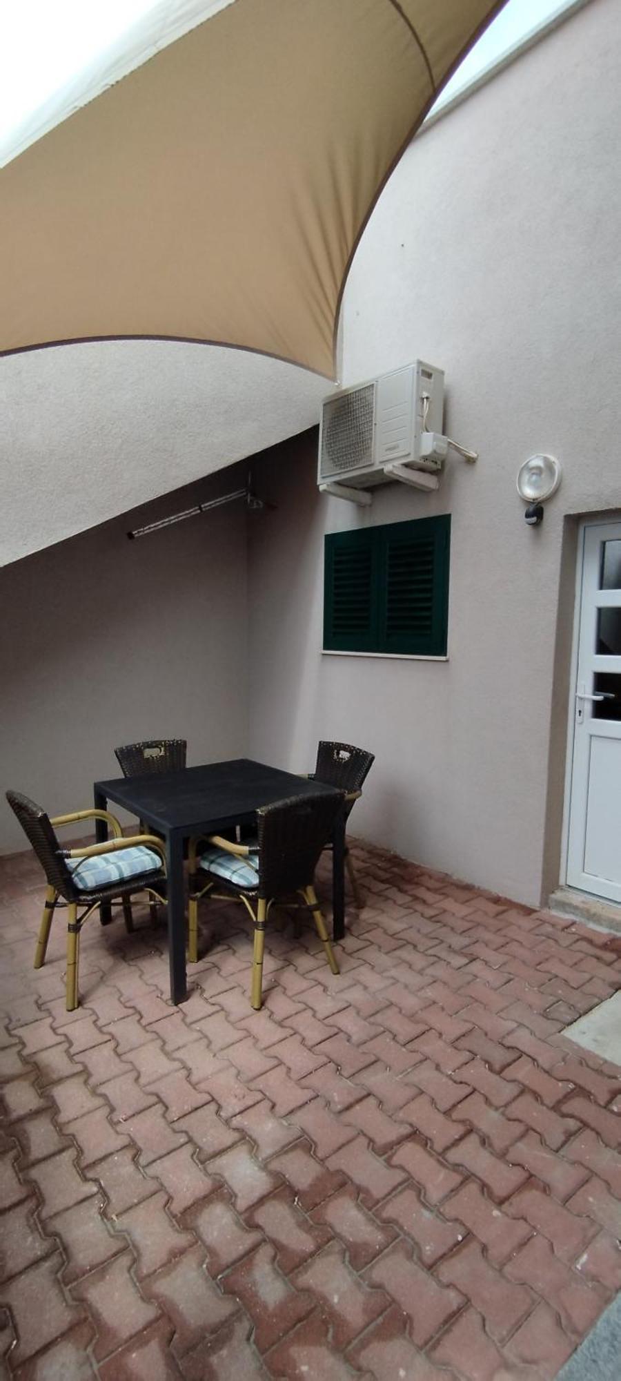 Appartement Izvor Pag Town